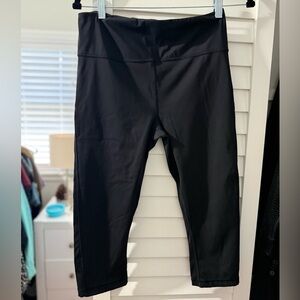 Athleta Black Ultimate Stash Pocket Crop - MT